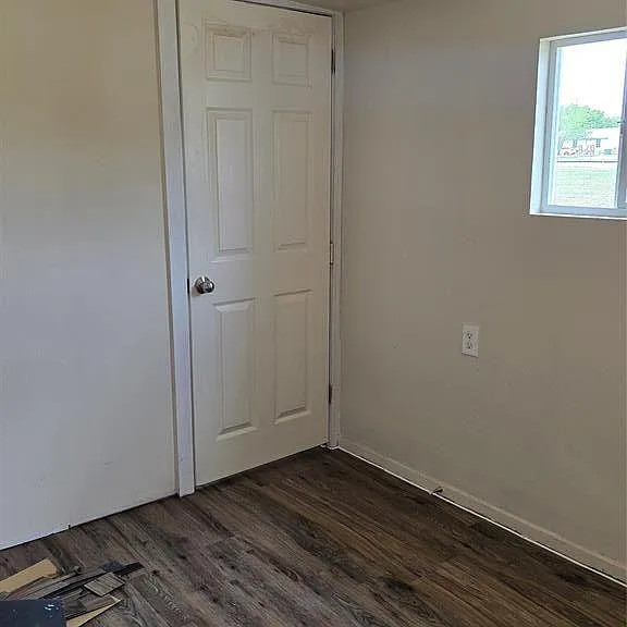 101 S Lockhart St #C — Photo 12