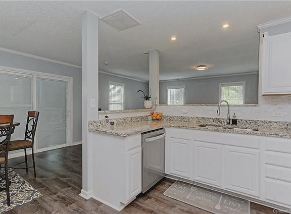 5th image of 5001 Aldersbrook Dr