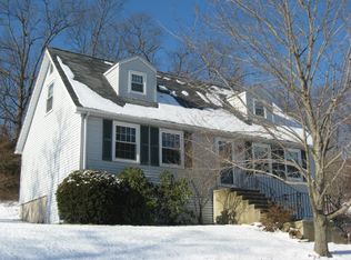 15 Hawks Nest Cir, Middletown, CT 06457