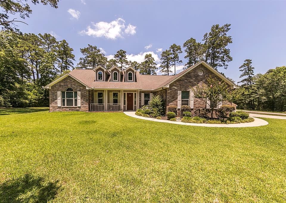 Great curb appeal. Sits back from street for privacy.
