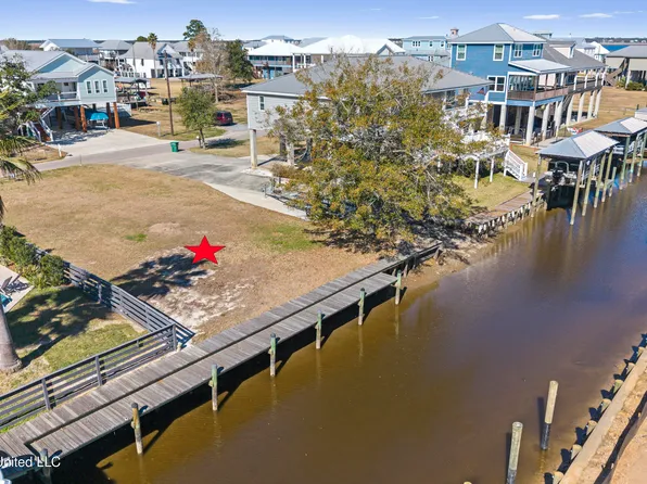 81 Fiber St, Bay Saint Louis, MS 39520