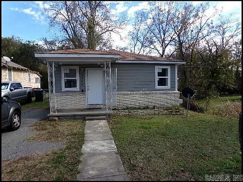2323 S Spring St Photo 1