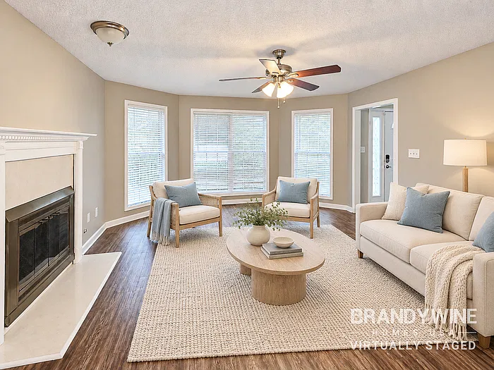 3 bed, 2.5 bath, 2008 sqft, $2,135 — Photo 3