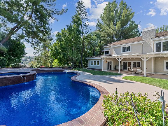 2nd image of 4055 Nogales Dr