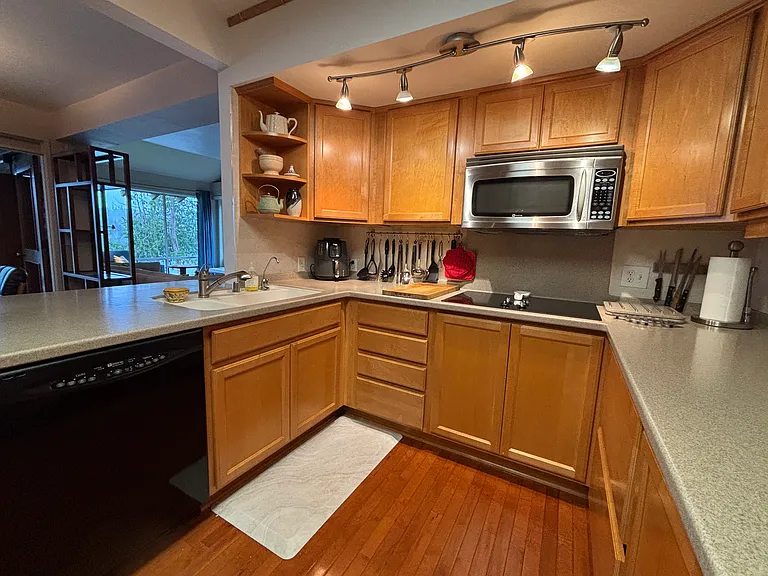 221 N Bay Ln #2 — Photo 16