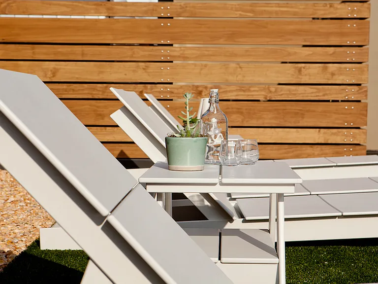 Rooftop loungers for relaxation and reflection