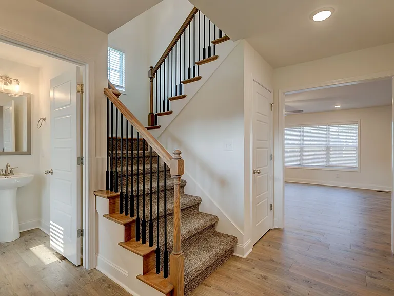 1385 Harmon Ln — Photo 4