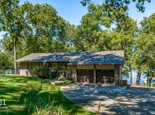 1121 Red Bud Dr, Grove, OK 74344