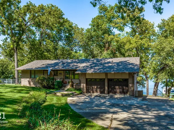 1121 Red Bud Dr, Grove, OK 74344
