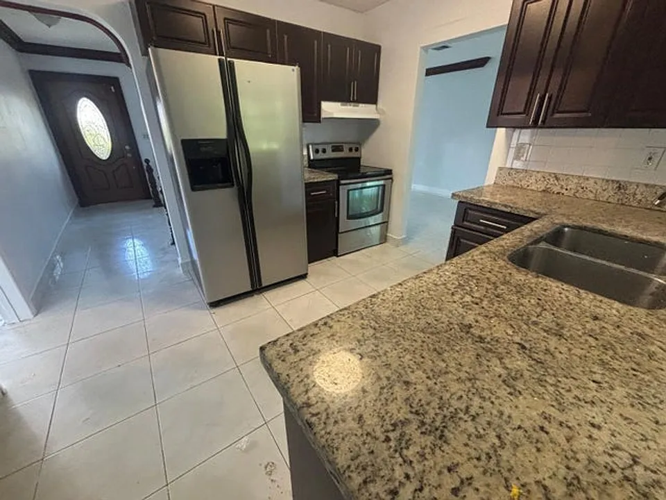 3296 NW 41st St