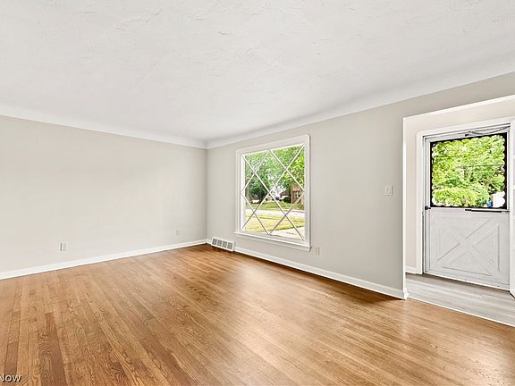 4th image of 3640 W 232nd St