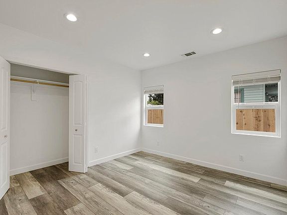 3rd image of 550 Hathway Ave