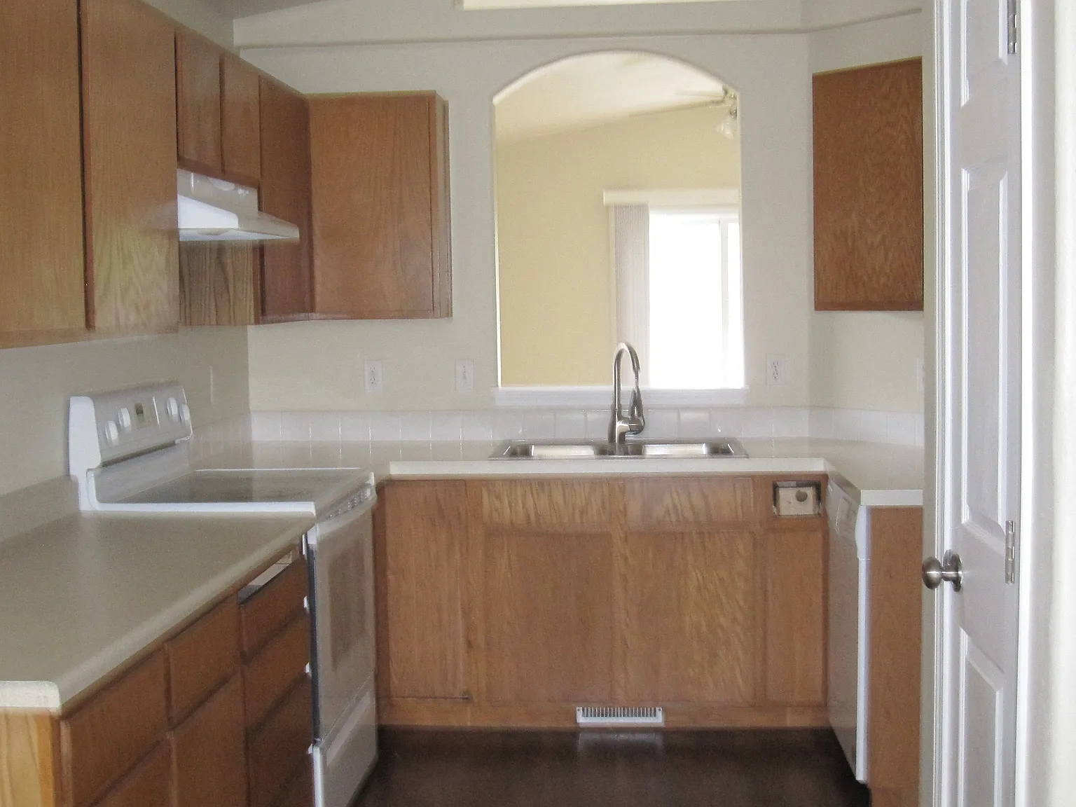 3 bed, 1144 sqft, $1,950 — Photo 2