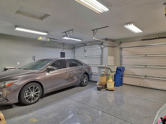 3rd image of 2529 E Maryland Ave