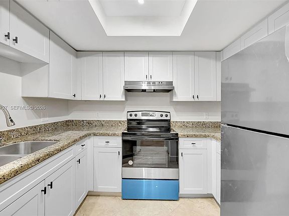 4th image of 2009 SE 10th Ave APT 302
