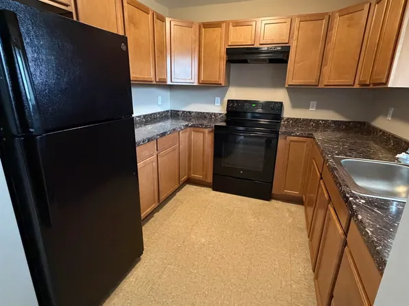 41 Beatrice St #B, Danville, NH 03819