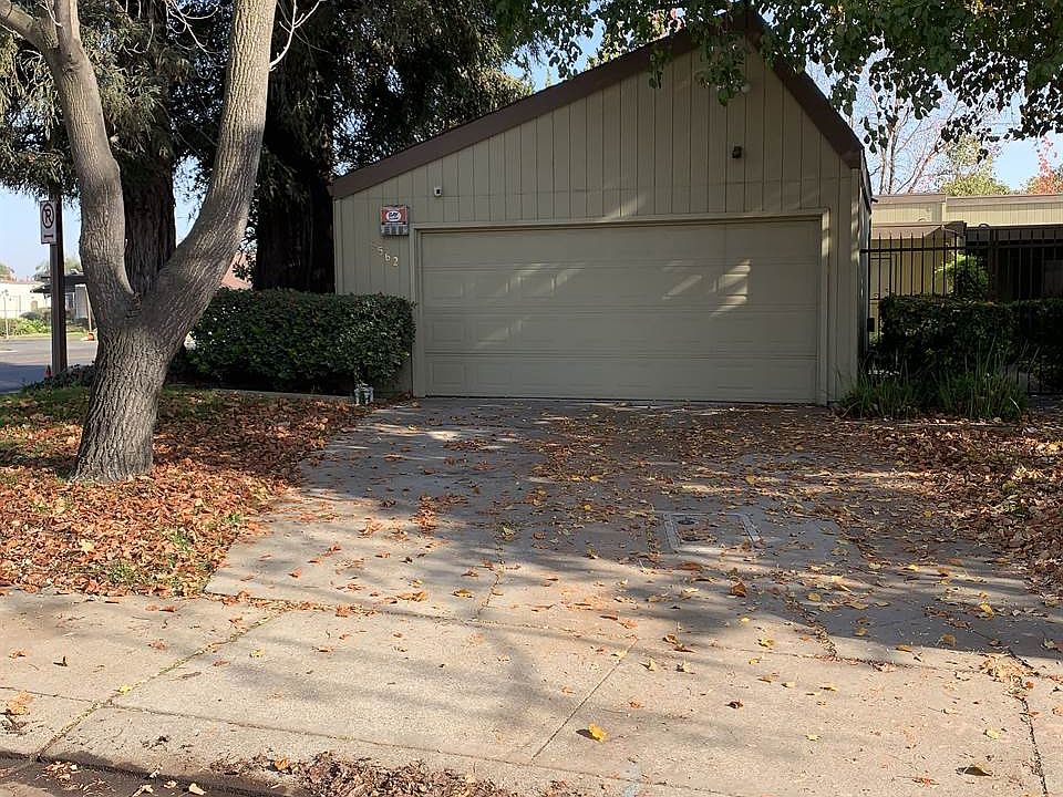 2nd image of 5560-5562 Sandpiper Ct