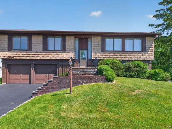 19 Branding Iron Lane, Glen Cove, NY 11542