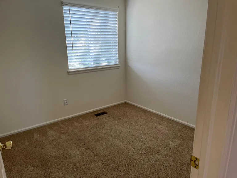 9786 Goldfinch Ln — Photo 14