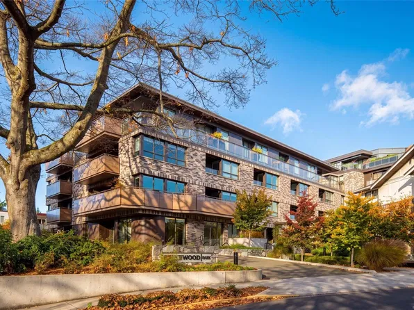 1018 Pentrelew Pl #207, Victoria, BC V8V 4J4