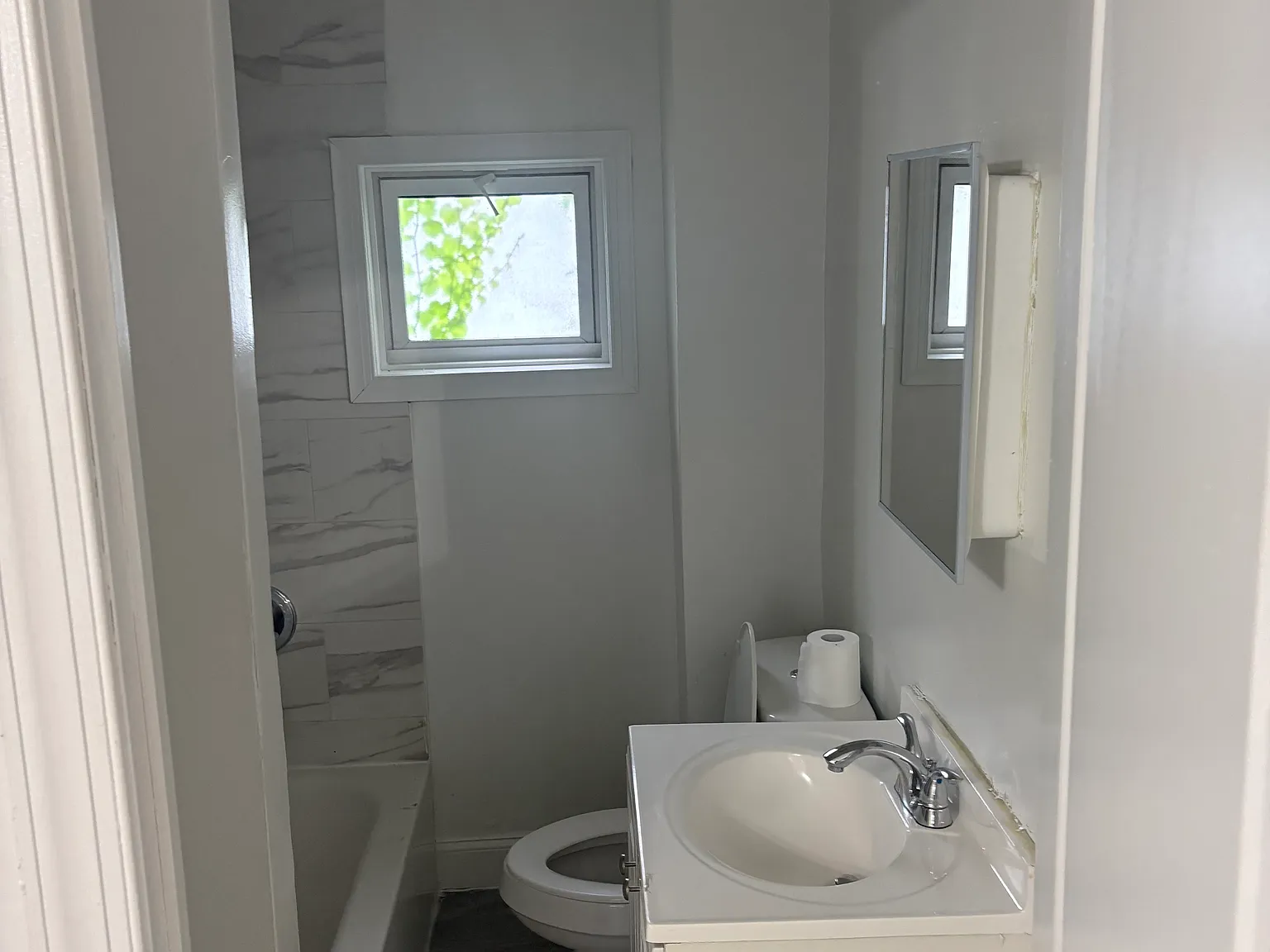 3 bed, 1956 sqft, $3,753 — Photo 3