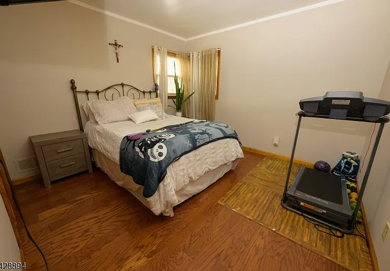 487 Macarthur Ave — Photo 11