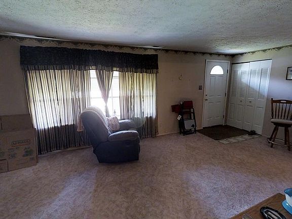 4th image of 2922 Bainbridge St