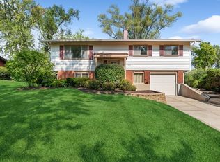 570 Frederick Ln, Hoffman Estates, IL 60169