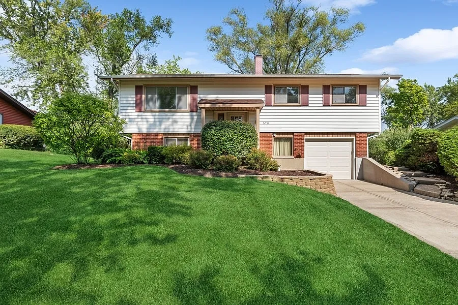 570 Frederick Ln photo 1