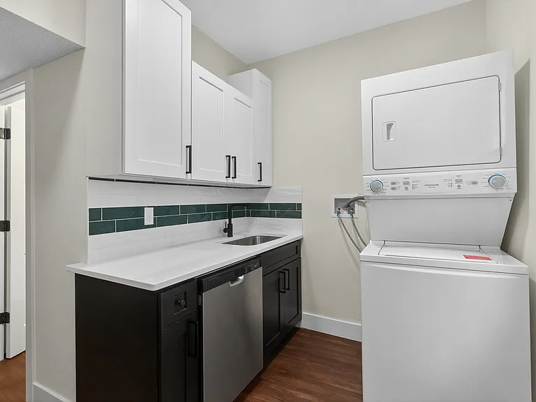 306 12th Ave NE #1 — Photo 15