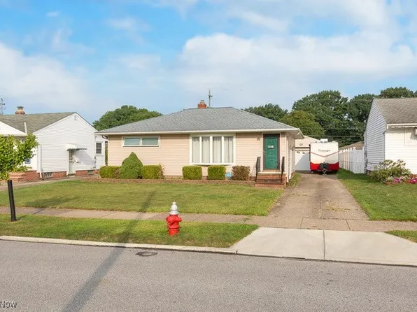 4654 Winter Ln, Brooklyn, OH 44144