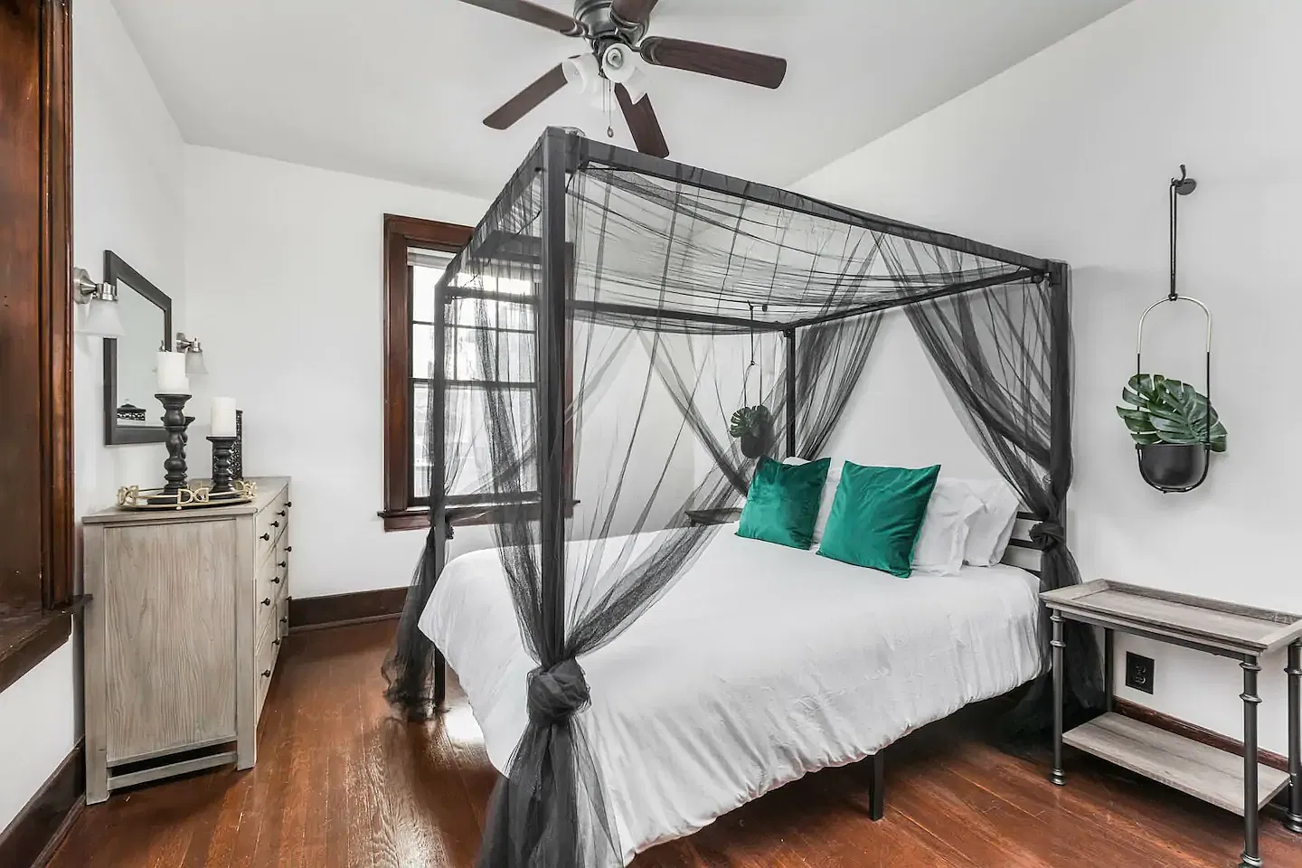 3 bed, 1.5 bath, 2200 sqft, $1,600 — Photo 1