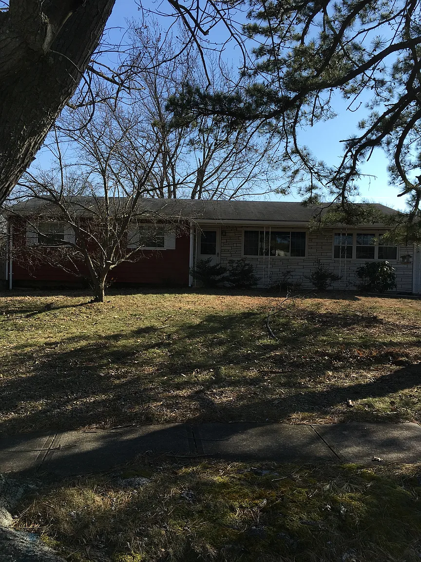 1025 Lucy Ln photo 1