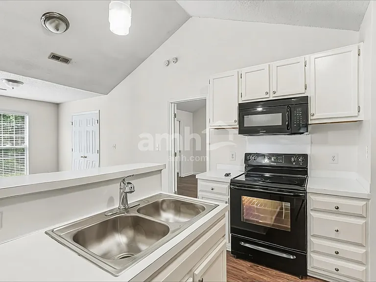 4902 Hunters Blf — Photo 4