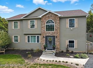 1795 Allegheny Dr, Blakeslee, PA 18610