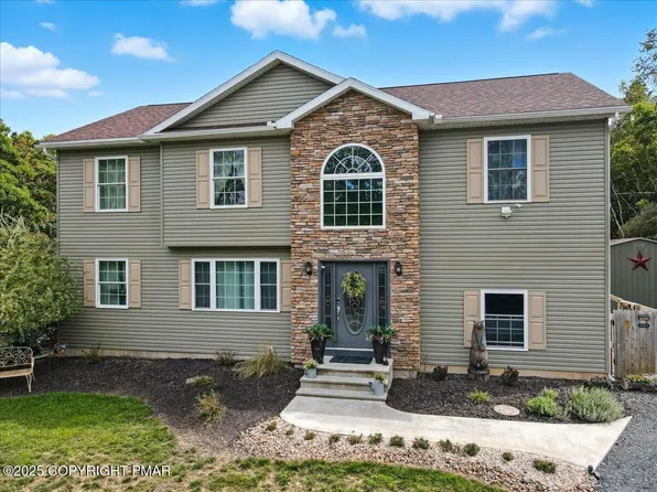 1795 Allegheny Dr, Blakeslee, PA 18610