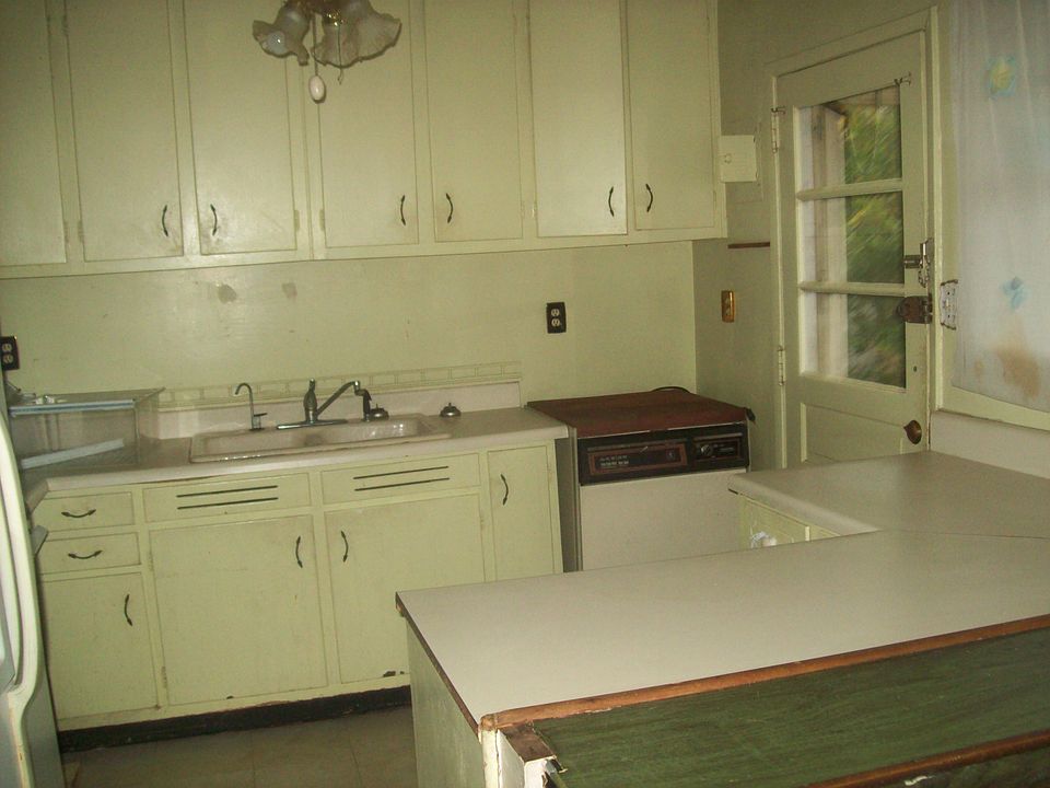 2nd image of 1631 Aldrich St NE