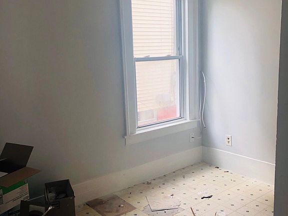4th image of 212 Rosette St