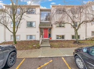 1695 Riverside Dr APT 8, Rochester Hills, MI 48309