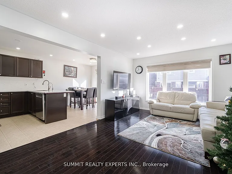 39 Donomore Dr #UPPER — Photo 11