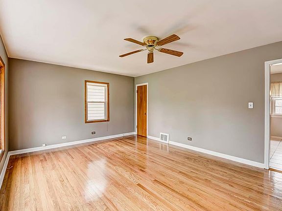 4th image of 647 S Villa Ave