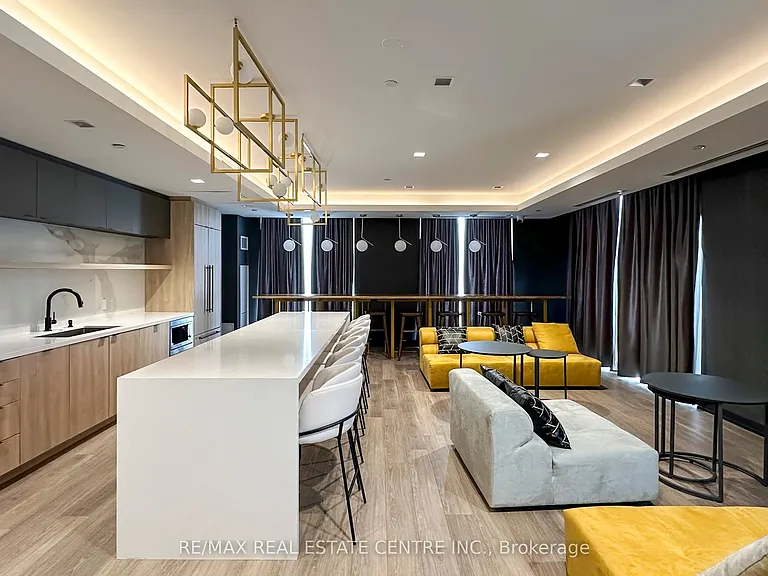 1010 Dundas St E #Penthouse 12 — Photo 7