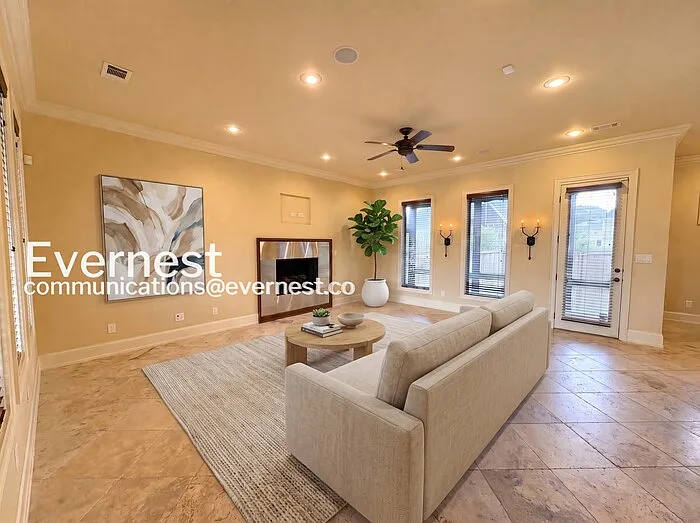 3 bed, 2.0 bath, 2200 sqft, $2,995 — Photo 3