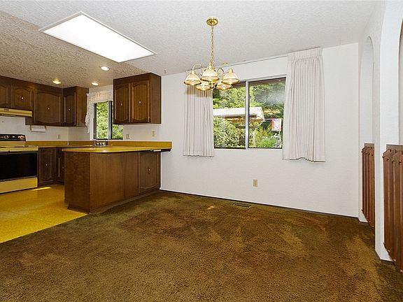 3rd image of 15904 183rd Pl NE