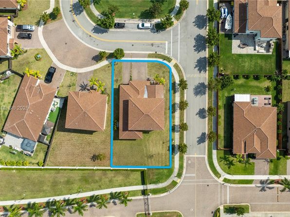 2715 SE 1st Dr, Homestead, FL 33033