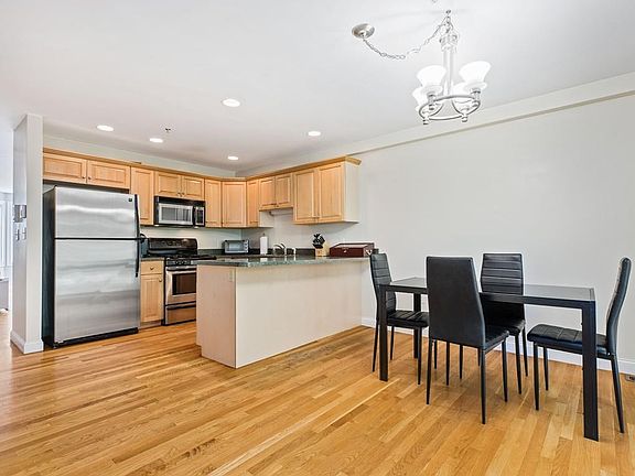 3rd image of 35 Grantley St Unit A