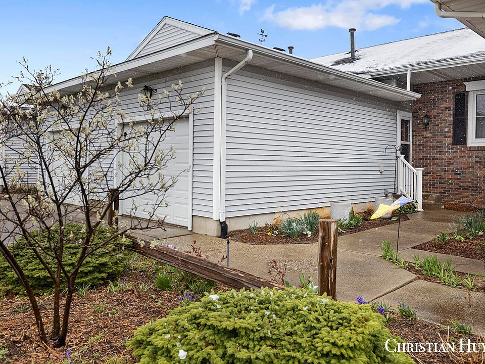 1st image of 208 Blossom Dr