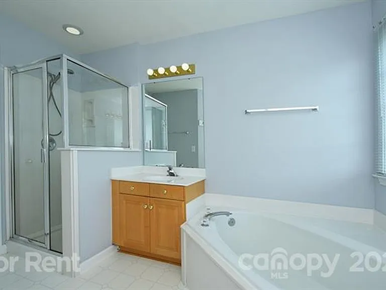 10402 Friarsgate Rd — Photo 17