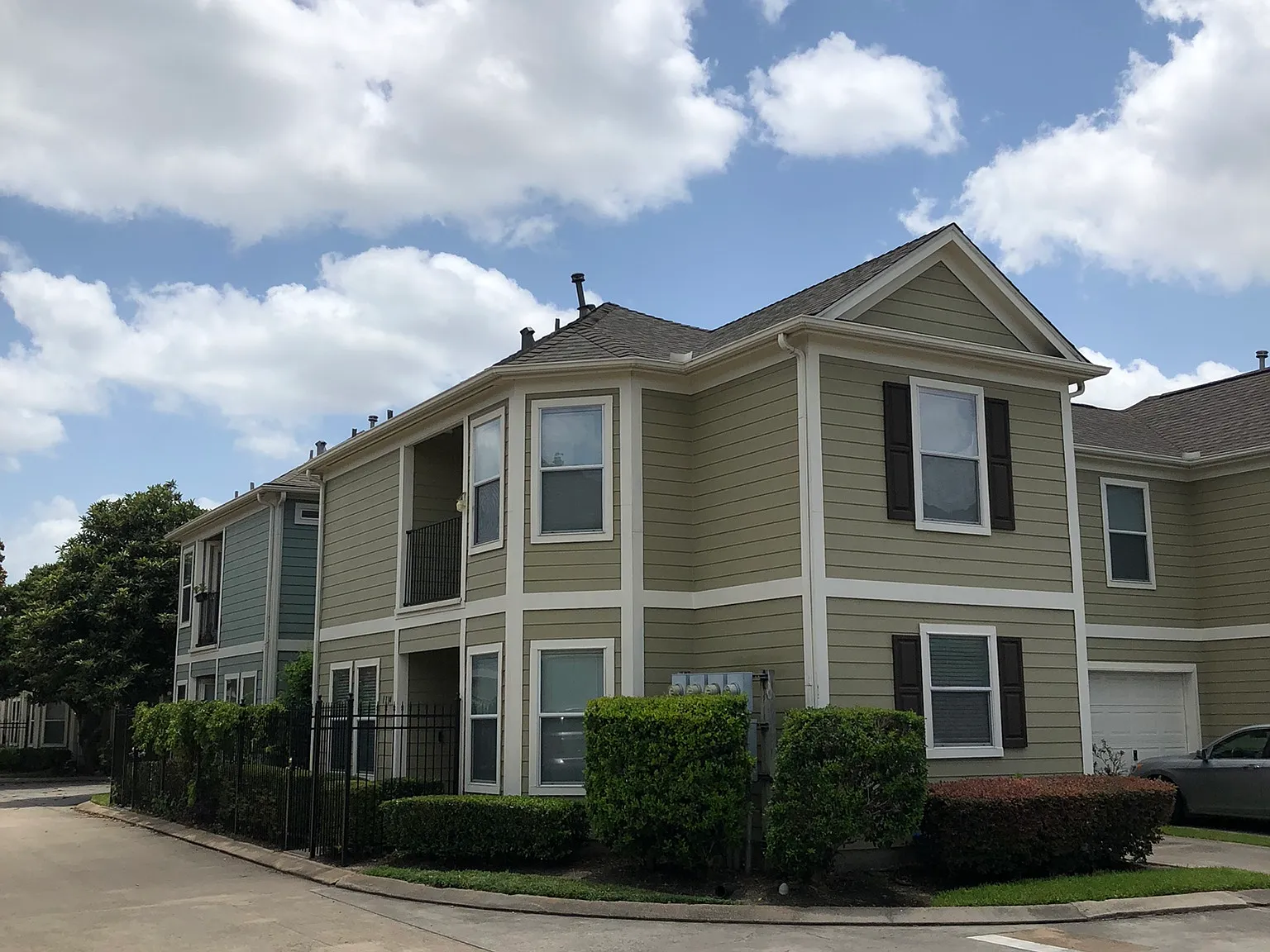 2 bed, 1.5 bath, 1309 sqft, $1,900 — Photo 1