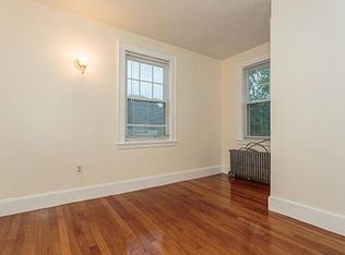 82 Cummins Hwy, Roslindale, MA 02131